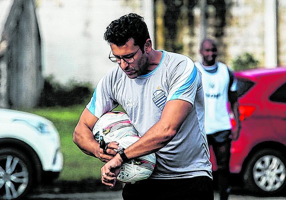 Alberto Valentim acredita que o CSA vai evoluir nos próximos jogos