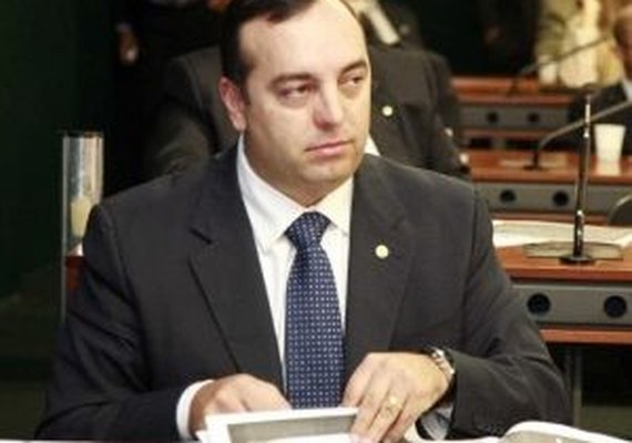 Coordenador político da campanha de Bolsonaro pede investigação por 'crime político'