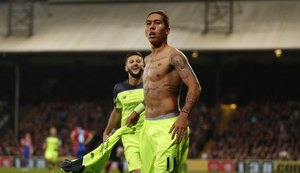 Alagoano Roberto Firmino é detido por conduzir veículo após consumir álcool