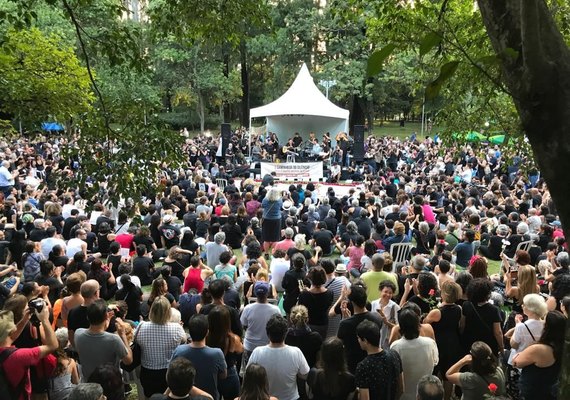 Caminhada do silêncio reúne em São Paulo milhares de pessoas contra a ditadura militar
