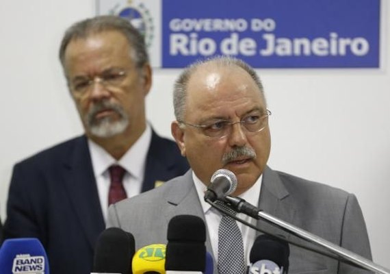 Ministro diz que governo não cederá controle acionário da Embraer