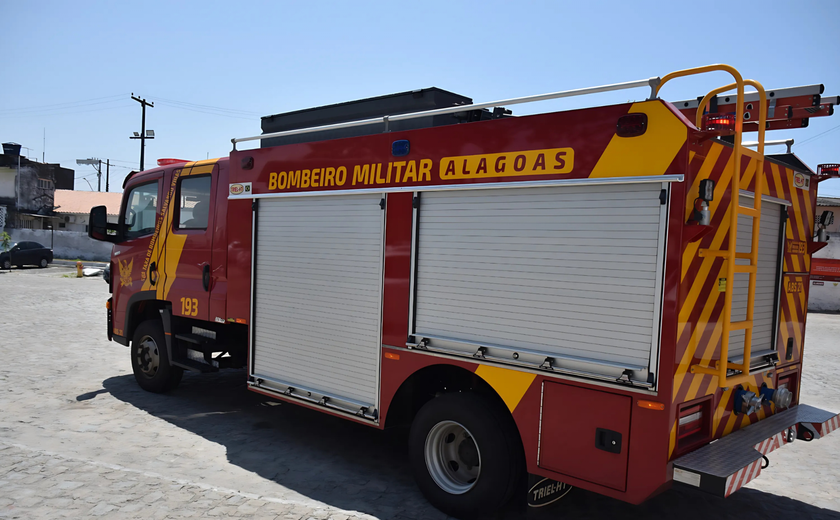 Tombamento de carreta com combustível mobiliza Bombeiros em Marechal