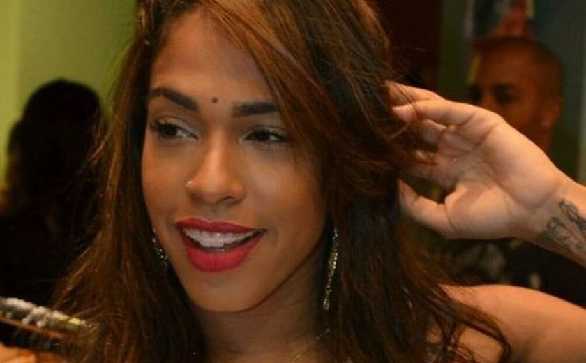 Ex-dançarina do 'É o Tchan' diz que foi humilhada e vai processar o grupo