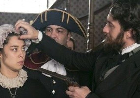 'Novo Mundo': Miss Liu luta com Thomas e acaba com arma na cabeça