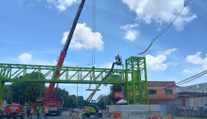 Prefeitura conclui instalação da estrutura principal da passarela do Canaã