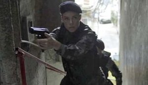 'A Força do Querer': Após fuga, Jeiza persegue Bibi e Rubinho na favela