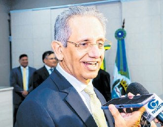 Secretário garante que JHC será candidato