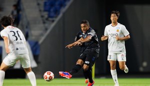 Com gol e assistências, volante ex-CSA decide e Gamba Osaka avança na Copa do Imperador