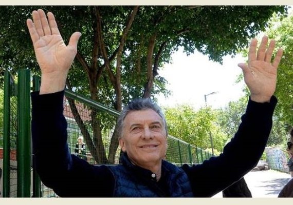 Macri admite que Argentina precisa de apoio externo e recorre ao FMI