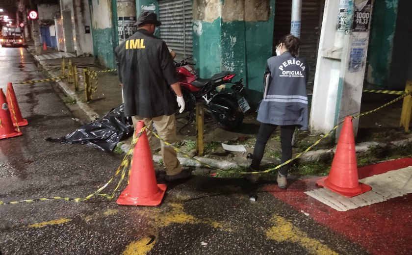 Homem foge de Operação Lei Seca e morre em seguida ao colidir moto contra poste em Maceió