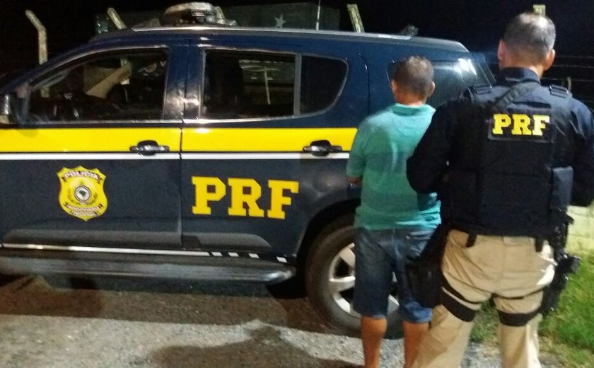 Dois foragidos da Justiça são presos pela PRF em ocorrências distintas
