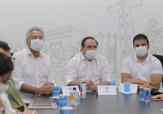 Em Arapiraca, Renan Calheiros critica redução do auxílio emergencial