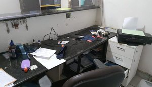Escola de ensino básico no Pinheiro é arrombada