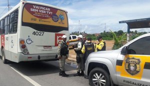 Fiscalização da SMTT encontra ônibus de linha urbana de Maceió com placa adulterada