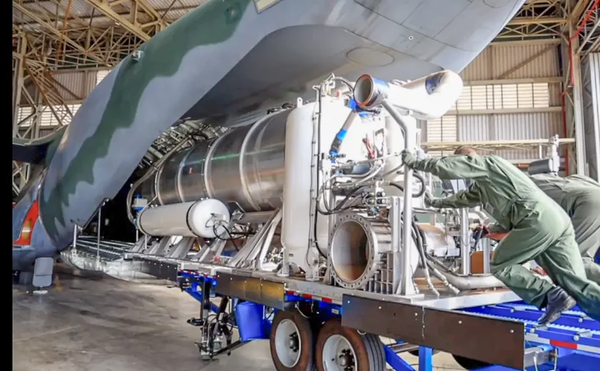 Aviões militares iniciam combate a focos de incêndio no Amazonas