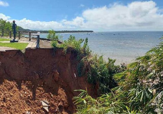 MPF recomenda fechamento de mirante turístico em Japaratinga por risco de desabamento