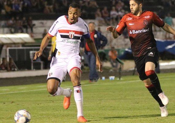 Brasil de Pelotas passa pelo Botafogo-SP e chega à parte de cima da tabela