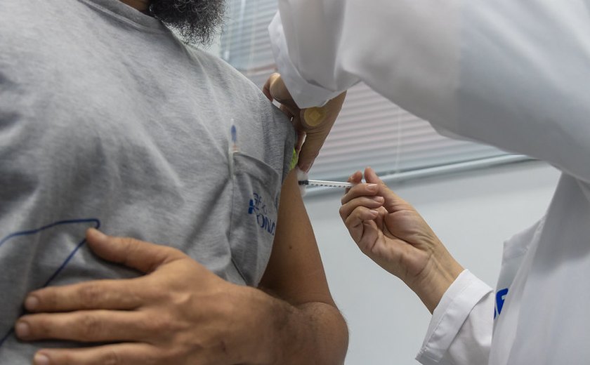 Atualizar vacinas é essencial em todas as fases da vida, alerta enfermeira do SESI Alagoas