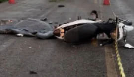 Garupa morre e motociclista fica gravemente ferido em colisão entre duas motos