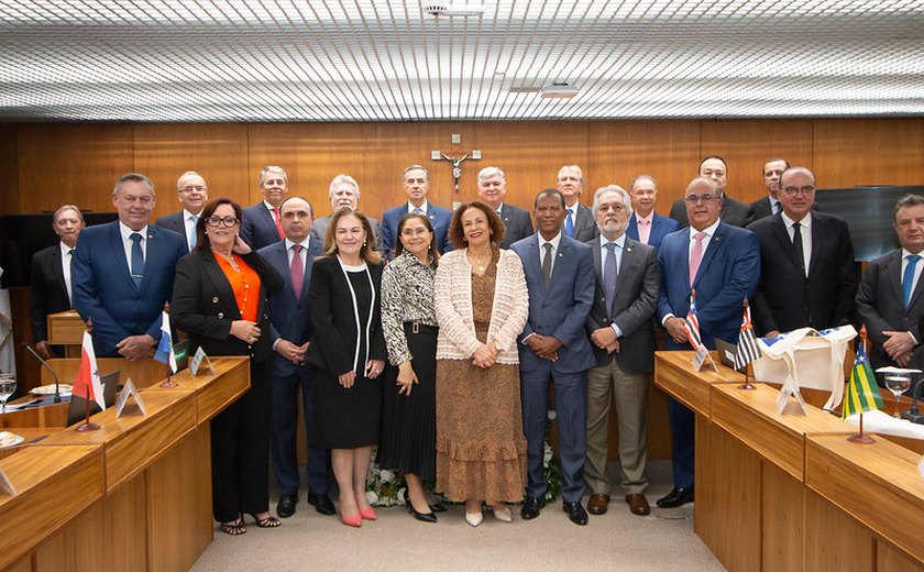 Presidente Fernando Tourinho reúne-se com ministros do STF