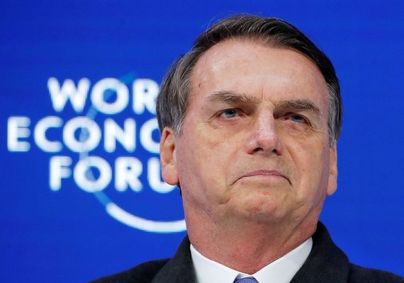 Jair Bolsonaro inicia nova dieta e telefona para três ministros