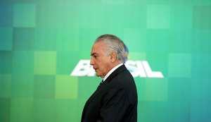 Temer reúne ministros e aliados após ser denunciado e deixa Planalto depois das 23h