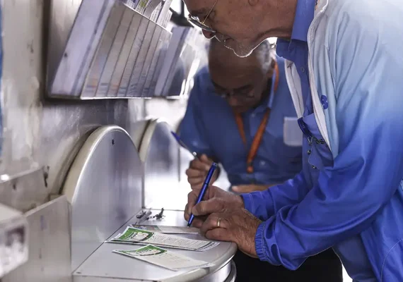 Mega-Sena acumula para R$ 16 milhões; veja números sorteados