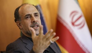 Embaixador do Irã diz que EUA evitam acordo e Trump se acha 'rei do mundo'