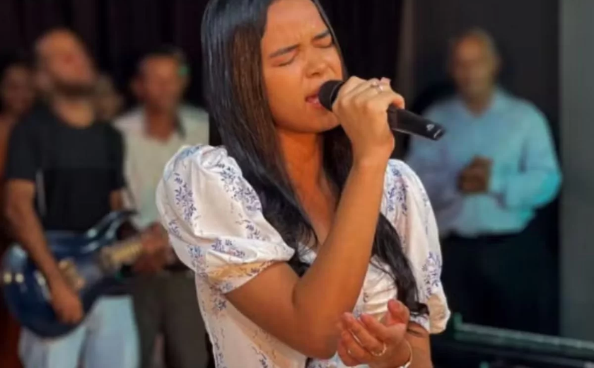 Cantora gospel morre aos 18 anos após acidente com ambulância