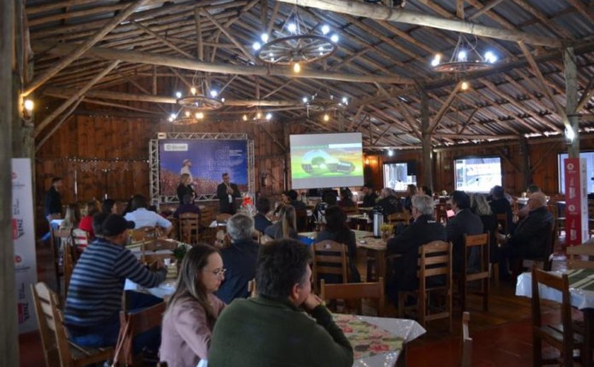 Diversificação e turismo rural pautam seminário de cooperativas