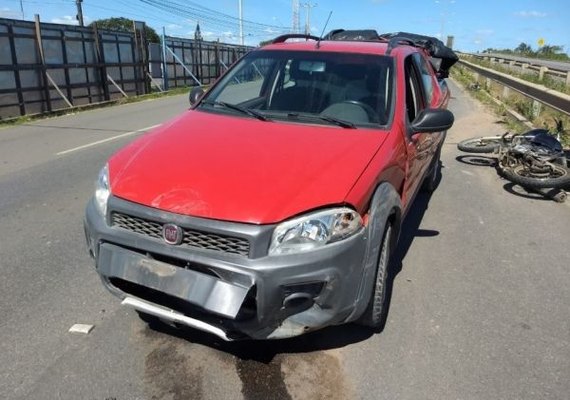 Motociclista fica ferido na AL-220 após colisão com carro