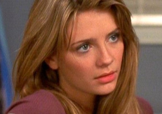 Estrela de 'The O.C.', Mischa Barton tem surto em casa e é internada