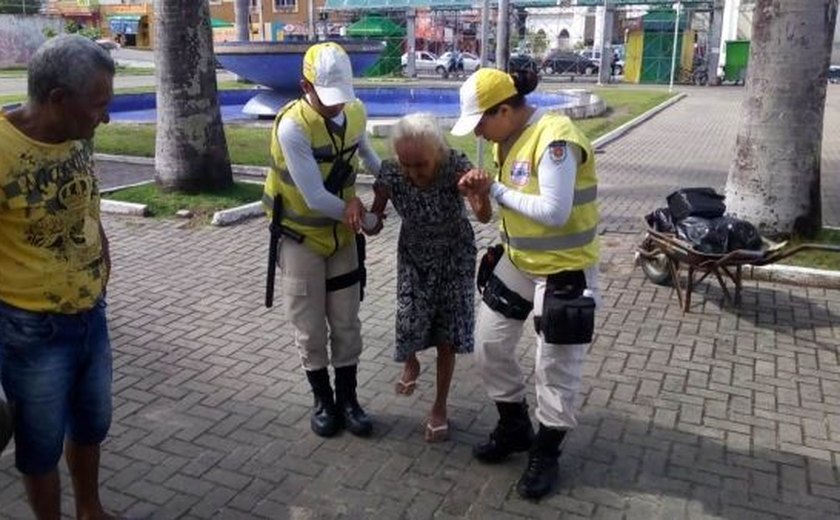 Idosa de 79 anos é encaminhada a abrigo após intervenção de agentes do Ronda no Bairro