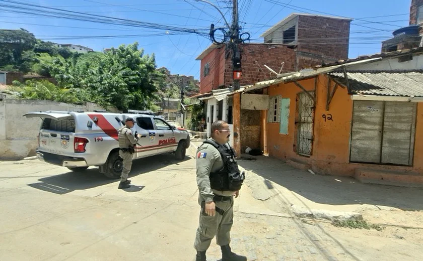 Homem com mandado por tráfico é preso no Jacintinho