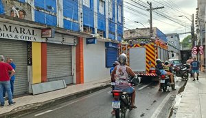 Loja no centro de Maceió é atingida por incêndio