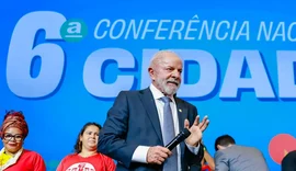 Lula critica Zema por não usar R$ 3,5 bilhões em obras de prevenção à chuva