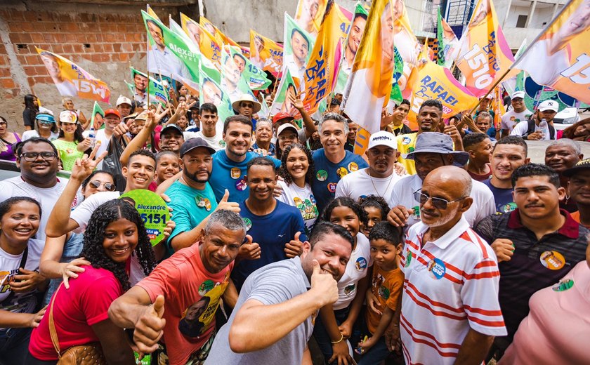 Rafael Brito reafirma compromisso com educação em caminhada no Benedito Bentes