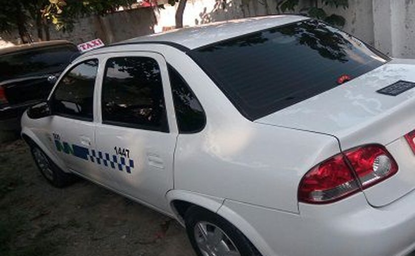 PC prende homem e apreende menor que roubaram e tentaram matar taxista em Maceió