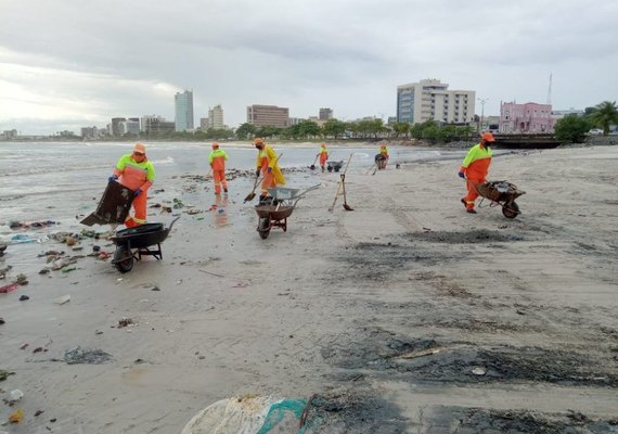 Prefeitura de Maceió recolhe 750 toneladas de resíduos nas praias de Maceió