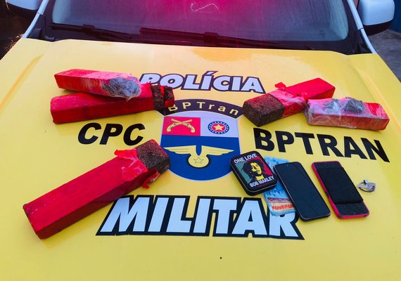 Em blitz, BPTran apreende drogas e motoqueiro é autuado por tráfico de drogas