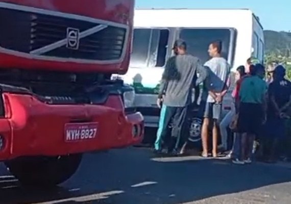 Garupa morre atropelado por van e motociclista é preso por embriaguez ao volante em Arapiraca