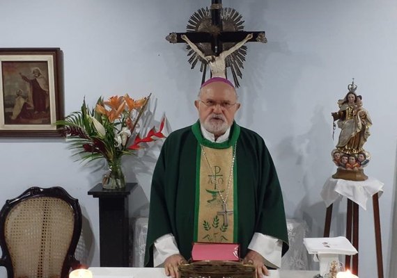 Dom Antônio Muniz esclarece sobre futura retomada das celebrações em Maceió