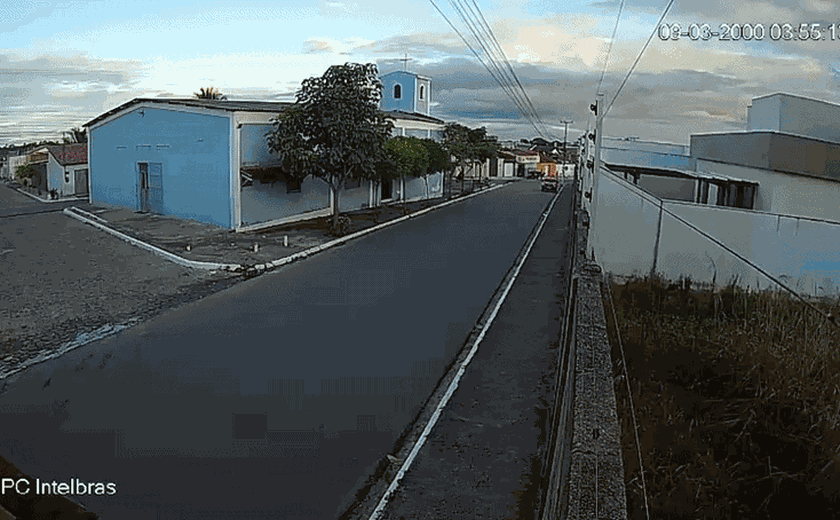 Polícia procura motorista de retroescavadeira após morte de motociclista