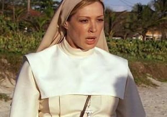 Jaqueline decide passar por mudança radical e se torna freira em 'Ti-Ti-Ti'