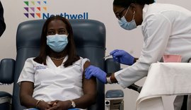 Enfermeira é primeira a ser vacinada contra Covid-19 nos Estados Unidos