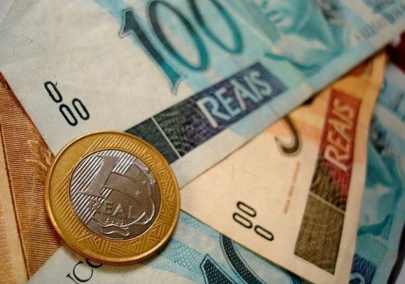 Dólar fecha no maior valor do ano em meio à guerra comercial entre EUA e China