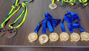 Estudantes recebem medalha da Olimpíada Brasileira de Física das Escolas Públicas