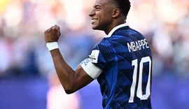 De pênalti, França vence retranca do Paraguai e se classifica na Copa