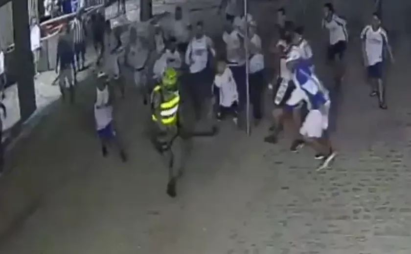 Polícia Civil divulga imagens de torcedores envolvidos em agressões e tumulto no jogo CSA x Ituano