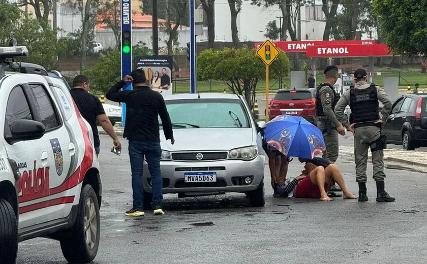 Dois pedestres ficam feridos em atropelamento no Centro de Delmiro Gouveia